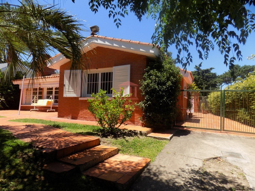 Venta Casa 3 Dormitorios , 3 Baños- Ref: 448