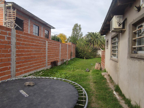 Imagen 4 de 6 de Venta Casa En City Bell Sobre Lote De 10x40 - 448 E/ 27 Y 28