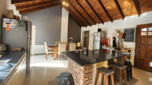 Casa 5 Ambientes - Venta. Tortuguitas. Jardín. Apto Crédito. Permuta.