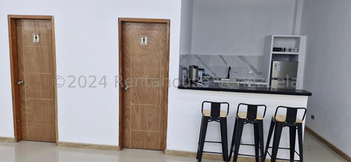 Oportunidad De Invertir Local En Venta Los Cortijos 24-27524 Madista