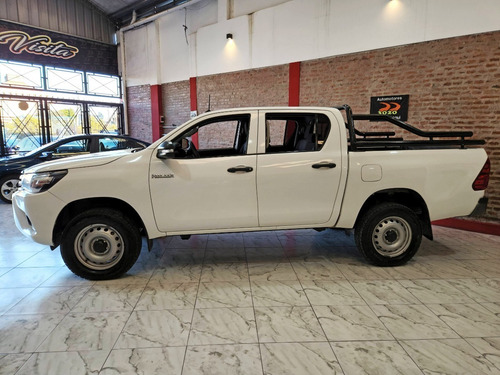 Imagen 22 de 25 de Toyota Hilux 2.4 Cd Dx 150cv 4x2 2017