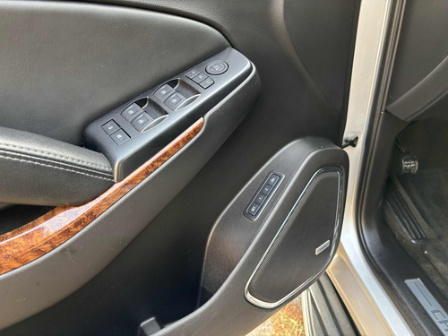 Chevrolet Suburban 5.3 Ltz V8 4wd 2da Cubo At