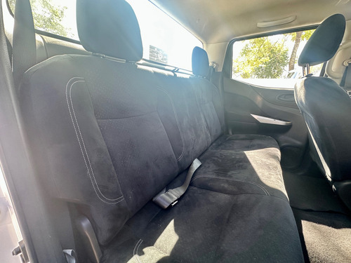 Nissan Np300 2.4 Doble Cabina Se Aa Pack Seg Mt