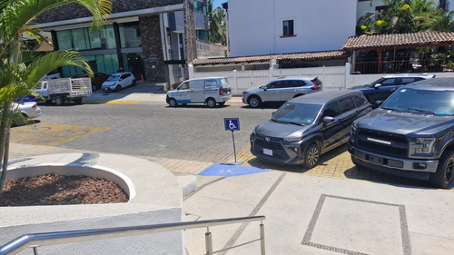 Departamento En Venta Amueblado En Marina Vallarta En Puerto Vallarta, Jalisco