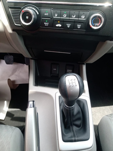Imagen 12 de 15 de Honda Civic 2014 1.8 Lx Sedan Mt