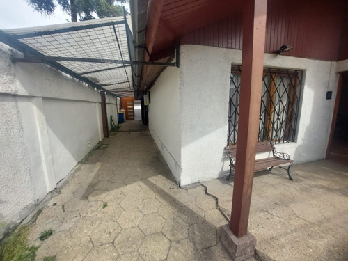 Se Vende Amplia Y Cómoda Propiedad Con Excelente Ubicación