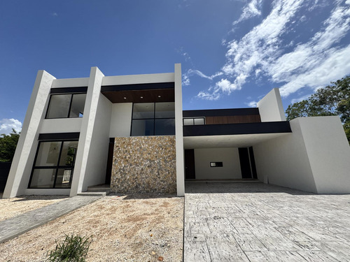Casa En Venta Merida, Komchen En Privada, Entrega Inmediata.