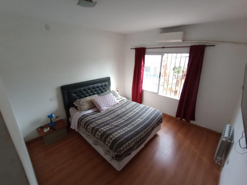 Casa De 4 Ambientes Y Consultorio U Oficina En Venta En Lomas Oeste, Cochera Y Terraza Con Parrilla