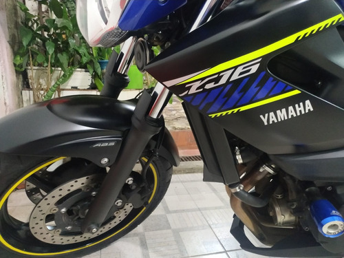 Imagem 7 de 8 de Yamaha Xj6