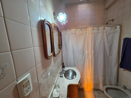En Venta En Palomar Casa En Esquina De 4 Ambientes + 2 Locales F: 10243