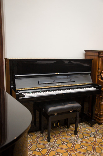 Piano Hyundai Meari Negro (garantía + Traslado + Afinación) Negro Pulido Alto Brillo