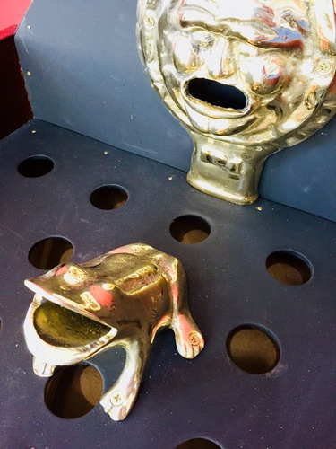 Juego De Sapo En Pino Quemado Con Samak Con 12 Monedas