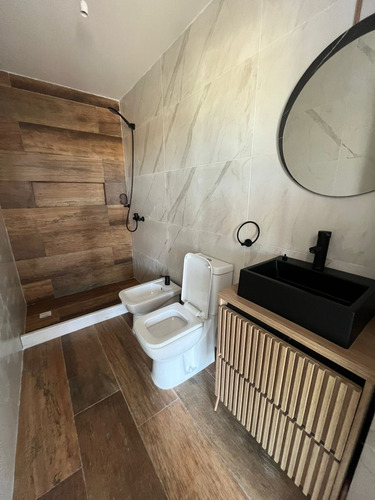 Venta De Casa Dos Pisos En Las Grutas, Punta Ballena