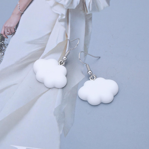 Arete Colgantes De Nubes Blancas Con Forma