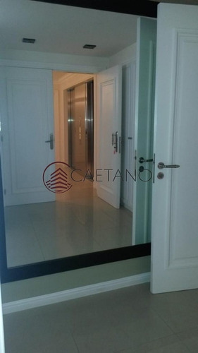 Apartamento En Peninsula - Punta Del Este- Ref: 2343