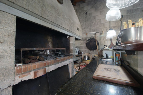 Venta Chalet, Jardin, Quincho, Cochera -san Martin