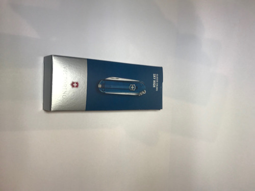 Imagen 5 de 5 de Navaja Victorinox Classic 58mm 7 Fun Sky High 0.6223.t61g