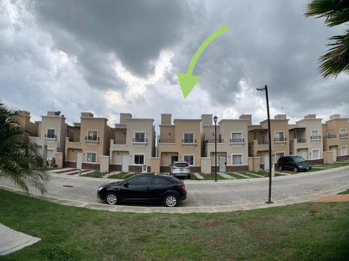 Imagen 1 de 12 de Casa Sola En Renta Privada Loire, Al Sur De Pachuca. 2 Niveles. Bien Ubicada.
