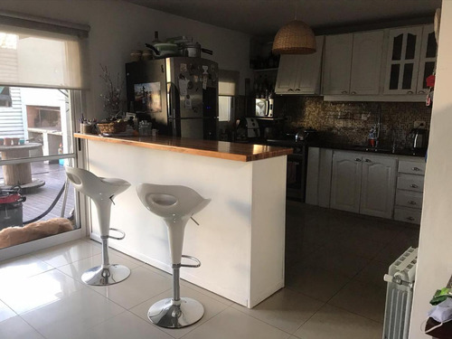 Casa En Venta - 3 Dormitorios 2 Baños 1 Pileta 1 Cochera - 230mts2 - Los Hornos
