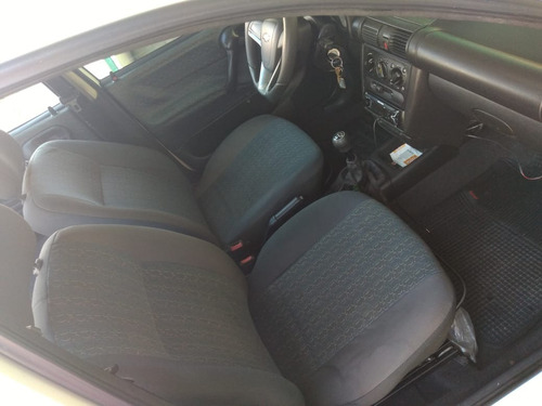 Chevrolet Corsa Sedan Wind