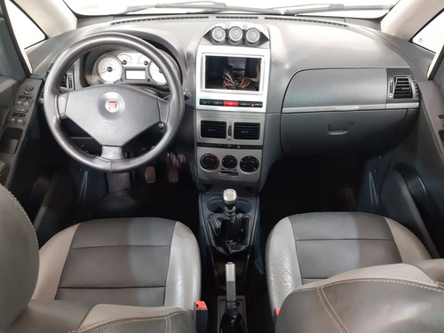 Imagem 7 de 10 de Fiat Idea 1.8 Mpi Adventure Locker 8v Flex 4p Manual