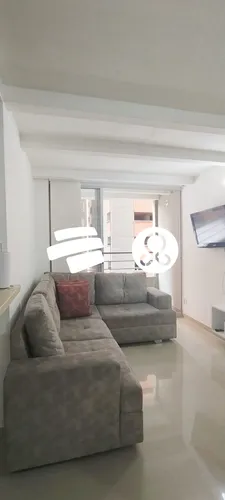 Apartamento Con Parqueadero Privado Y Cuarto Útil.