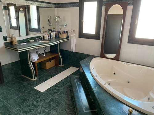 Gran Casa En Lomas De La Tahona