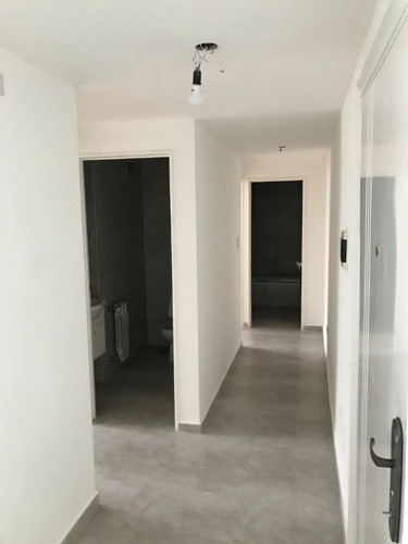 Imagen 8 de 14 de Hermoso Departamento En Venta De 3 Ambientes Con Cochera - Banfield