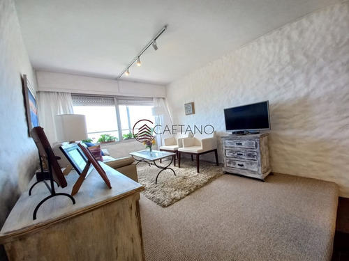 Imagen 5 de 13 de Oportunidad En Venta En Primera Linea Al Mar. Reciclado. Un Dormitorio Y Medio. - Punta Del Este Brava