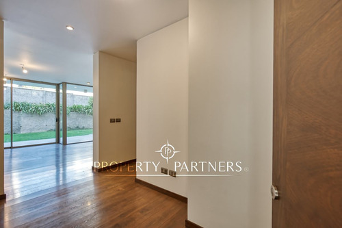 Impecable Departamento Con Gran Jardin En Venta