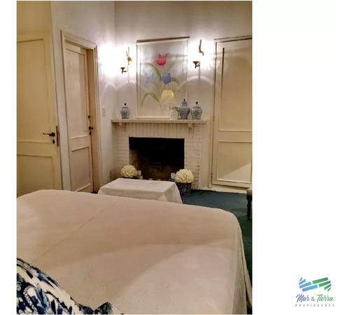 Casa En Venta. A Seis Cuadras Del Mar. Cuenta Con Tres Dormitorios.