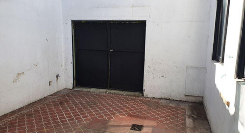 Casa Venta 2 Dormitorios 1 Baño 1 Cochera Y Patio 80 Mts 2 Cubiertos - Terreno 102 Mts 2- La Plata