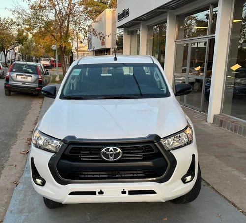 Imagen 6 de 15 de Toyota Hilux D/cabina 2.8 Tdi Sr 4x4 0km My2023 C/ Crucero