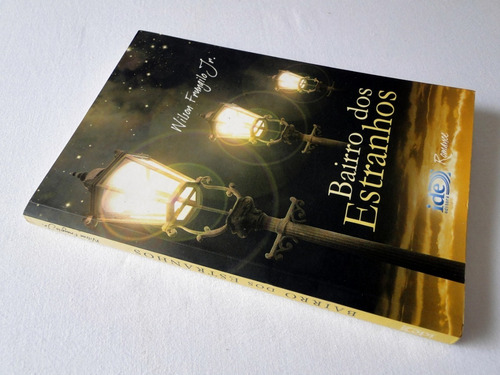 Bairros Dos Estranhos - Wilson Frungilo Jr. (Usado)