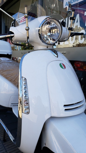 Imagen 21 de 24 de Scooter Beta Tempo 150 0km 2023 Arrow Parabrisa Baul Mb