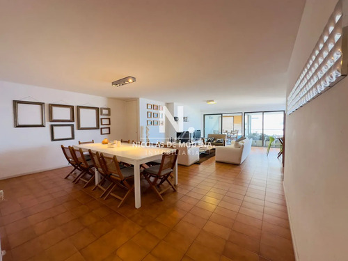 Apartamento En Venta, 4 Dormitorios, Torre De Categoría, Punta Del Este