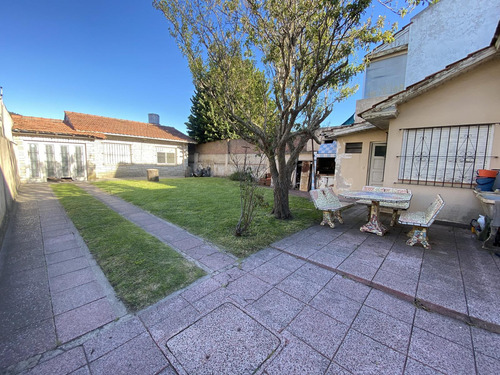 Venta | Casa De 3 Ambientes | 2 Viviendas En Block A Reciclar | En Lo Mejor De Constitucion |