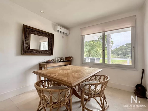 Casa De Tres Dormitorios Y Servicio En Venta, Golf, Punta Del Este