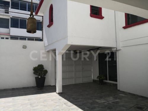 Casa Y 3 Departamentos En Venta En La Colonia Vicente Guerrero En Toluca