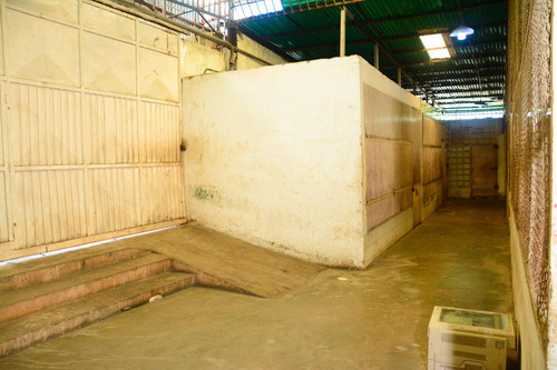 Mercado Popular Listo Para Empezar A Trabajar