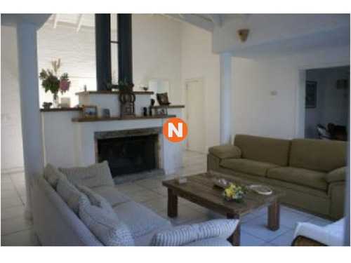 Casa En Venta Y Alquiler, Rincón Del Indio, Punta Del Este, 3 Dormitorios.- Ref: 206777