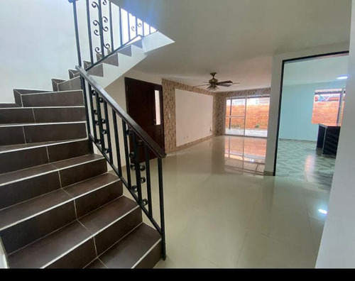 Venta Casa  Condominio 244mts2  El Castillo ,jamundí.11389