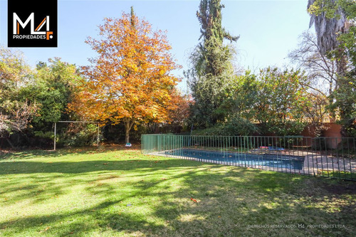 Casa En Venta De 5 Dorm. En Las Condes