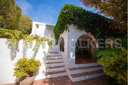 Casa En Santo Domingo Tradicional Con Vista Parcial Al Mar