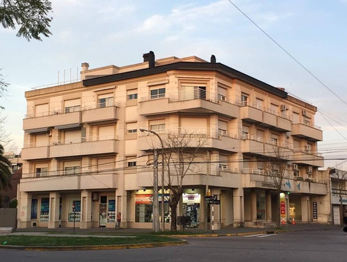 Venta Departamento De Categoría En El Edificio Plaza Ii