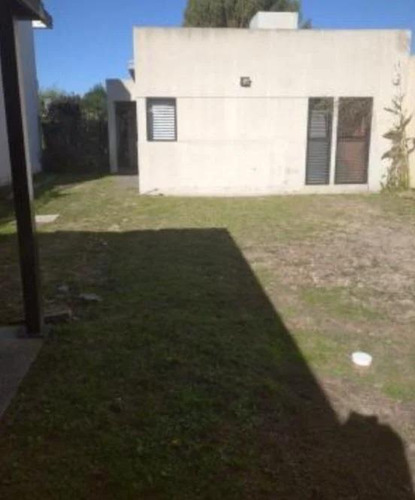 Casa En Venta - 2 Dormitorios 1 Baño - Cocheras - 400mts2 - Manuel B. Gonnet, La Plata