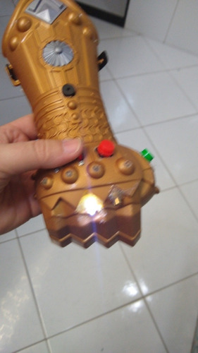 Imagem 4 de 8 de Luva Iluminada Estilo Thanos