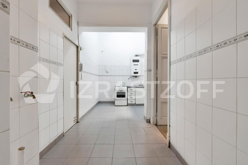 Departamento Francés En Venta En Recoleta. 4 Ambientes