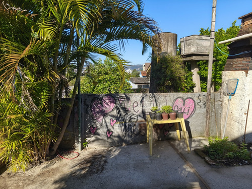 Casa Com Bar E Piscina Em Grande Terreno E Ótima Localização