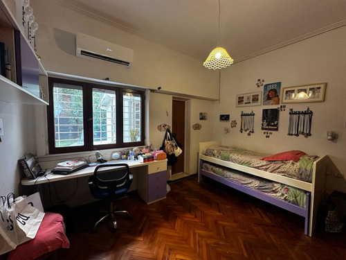 Venta| Casa De 6 Amb Desarrollada En Dos Plantas C/patio, Jardín C/parrilla Y Gran Terraza|saavedra